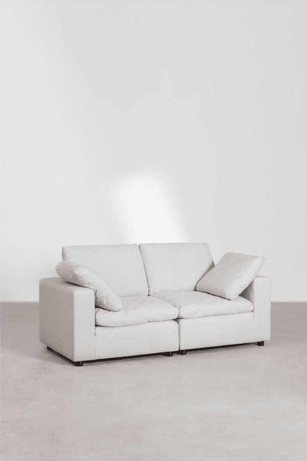 Descubre la elegancia y versatilidad de nuestro sofá modular en tonos claros y atemporales, ideal para cualquier estilo de decoración.