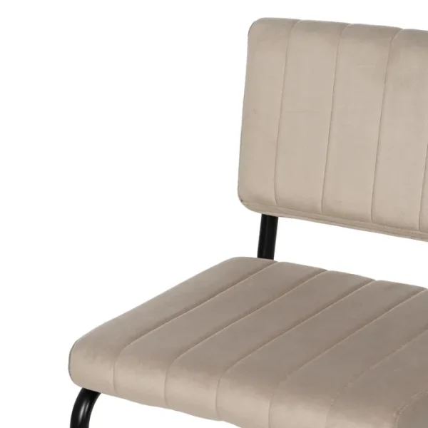 Añade un toque de estilo a tu espacio con nuestra silla beige: tejido y metal.