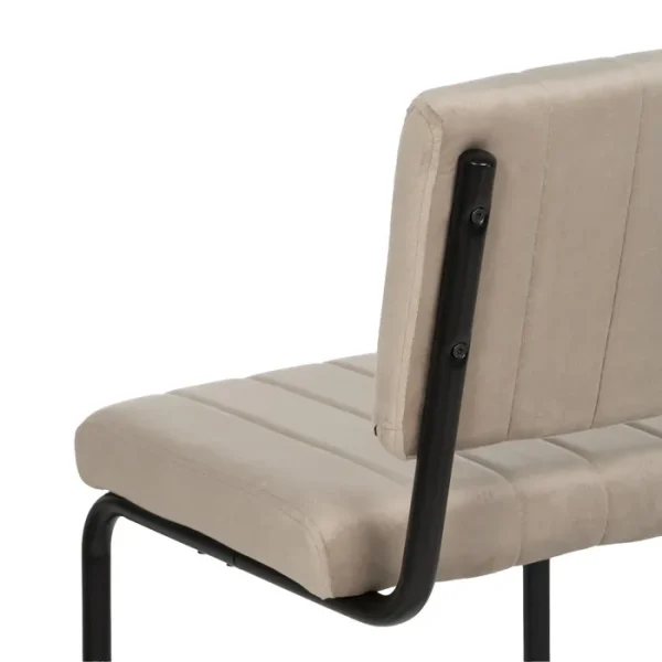 Añade un toque de estilo a tu espacio con nuestra silla beige: tejido y metal.