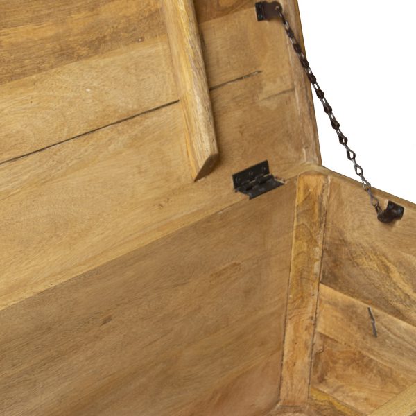 Arcón madera tallado
