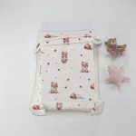 Acolcha a tu bebé con nuestra manta cuna: suave y reconfortante, con dibujos de ositos para un toque tierno.
