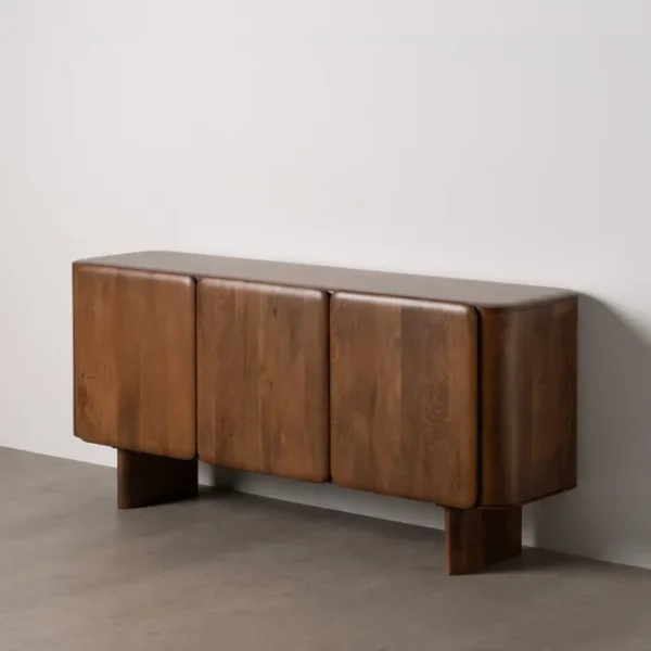 Mueble de la colección NOSY BE en madera natural con almacenamiento, disponible en Artisa