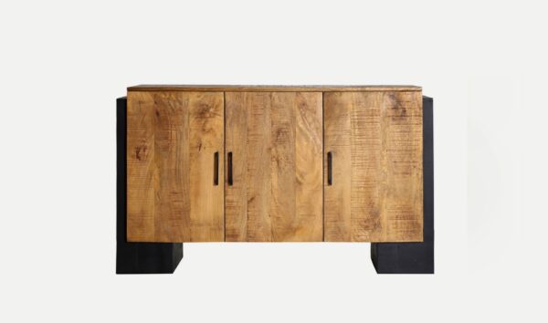 Mueble original de la colección Tamsi, hecho en madera de mango, con patas y laterales en color negro. Un diseño único que combina la calidez de la madera con la elegancia del negro, ideal para ambientes modernos y con estilo.