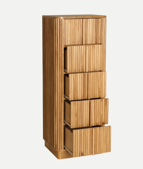 Cajonera Skagen de Artisa, estilo nórdico en madera color claro, con diseño varillado en el frente. Un mueble elegante y funcional que aporta calidez y modernidad a cualquier espacio.