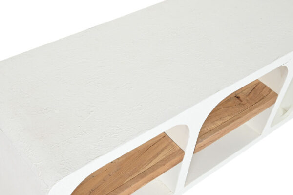 Superficie superior del mueble con textura en blanco y estantes de madera natural.